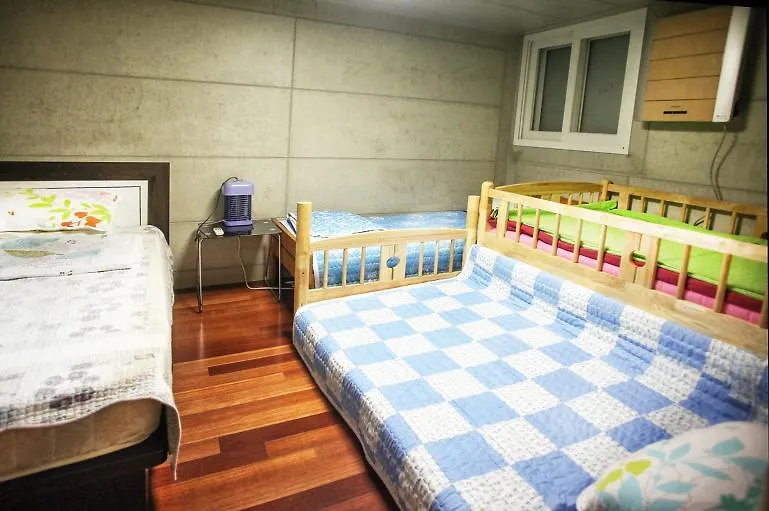 Gwangan Bridge Guesthouse Busan 2*,